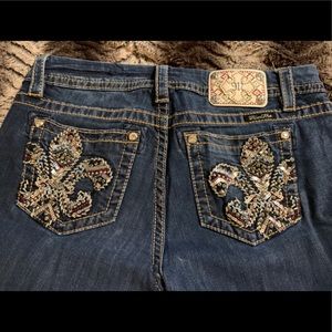 EUC MISS ME MID-RISE EASY BOOT JEANS